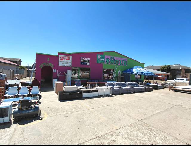 240M² BUILDING FOR SALE IN JEFFREYS BAY CENTRAL